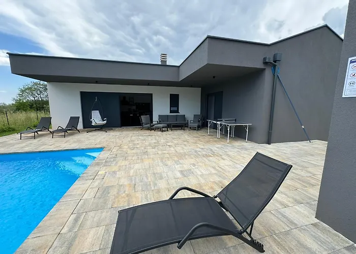 Vila Nora With Heated Pool