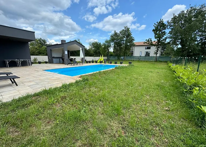 Vila Nora With Heated Pool