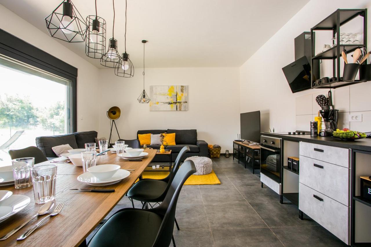 Nora With Heated Pool Villa *