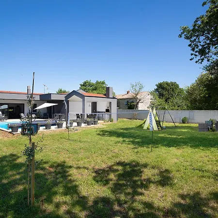 Vila Nora With Heated Pool Marčana Exterior foto