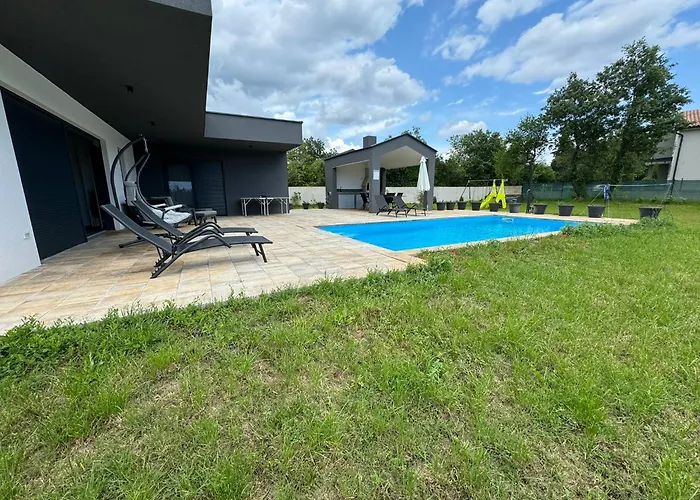 Vila Nora With Heated Pool