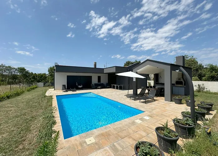 Vila Nora With Heated Pool