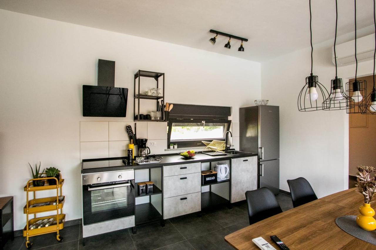 Villa Nora With Heated Pool *