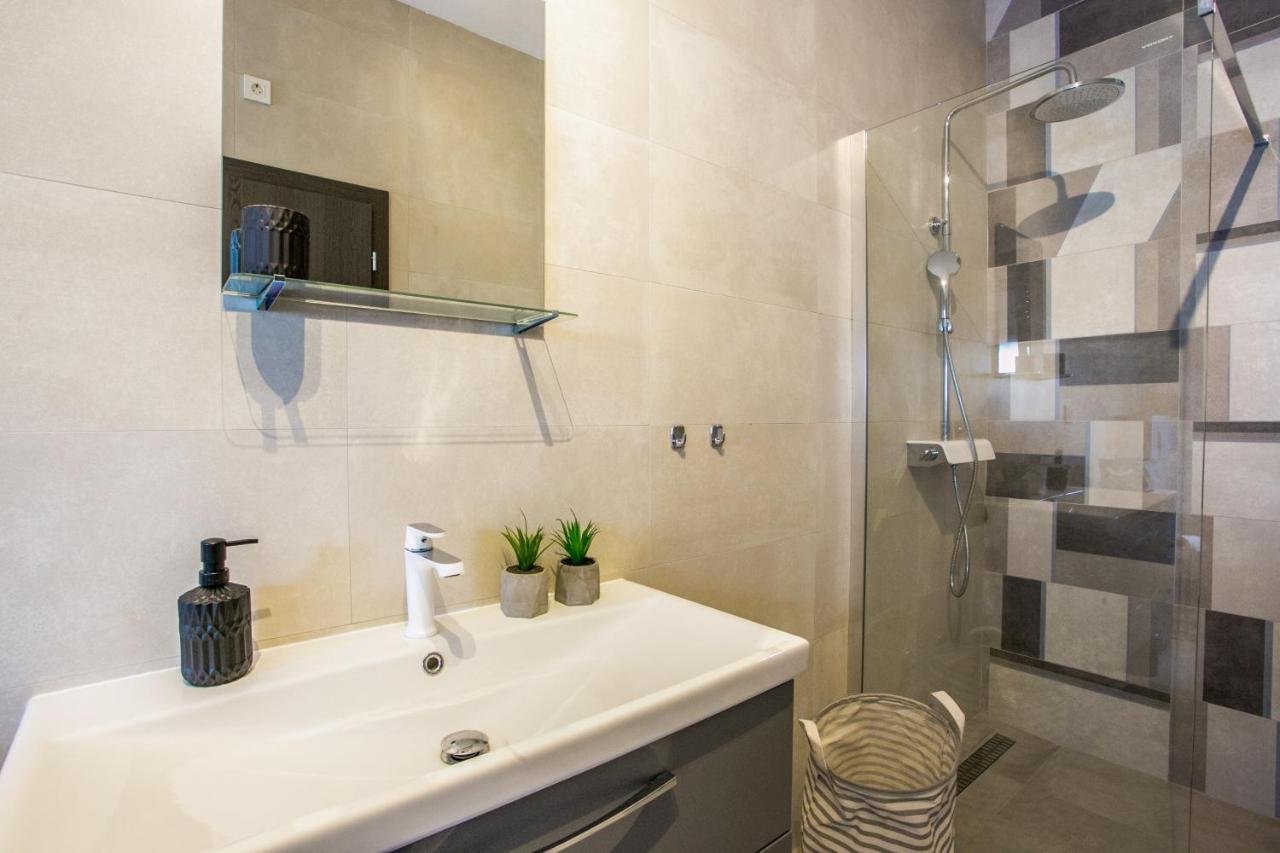 Villa Nora With Heated Pool *