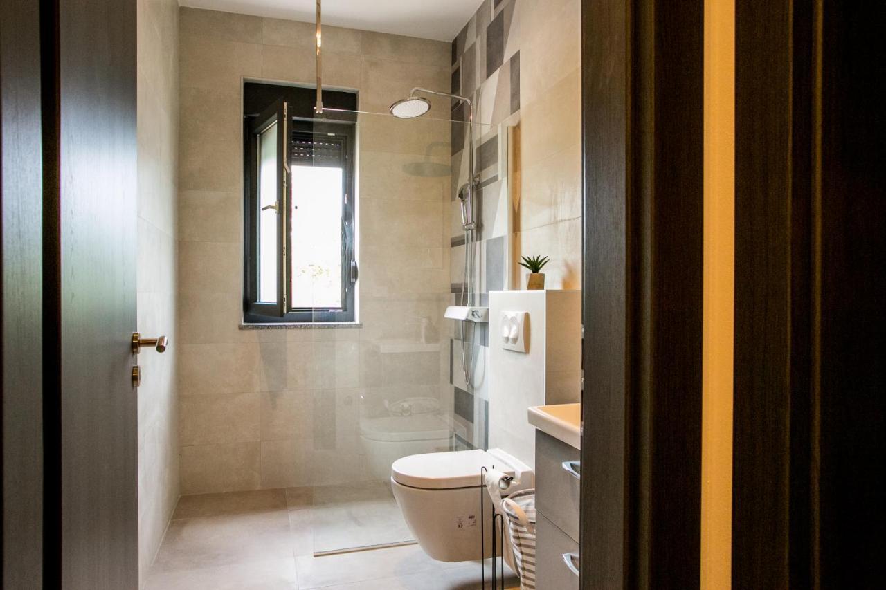 Nora With Heated Pool Villa *