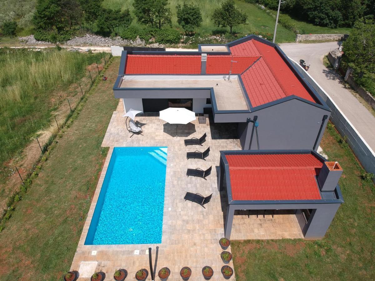 Nora With Heated Pool Marcana