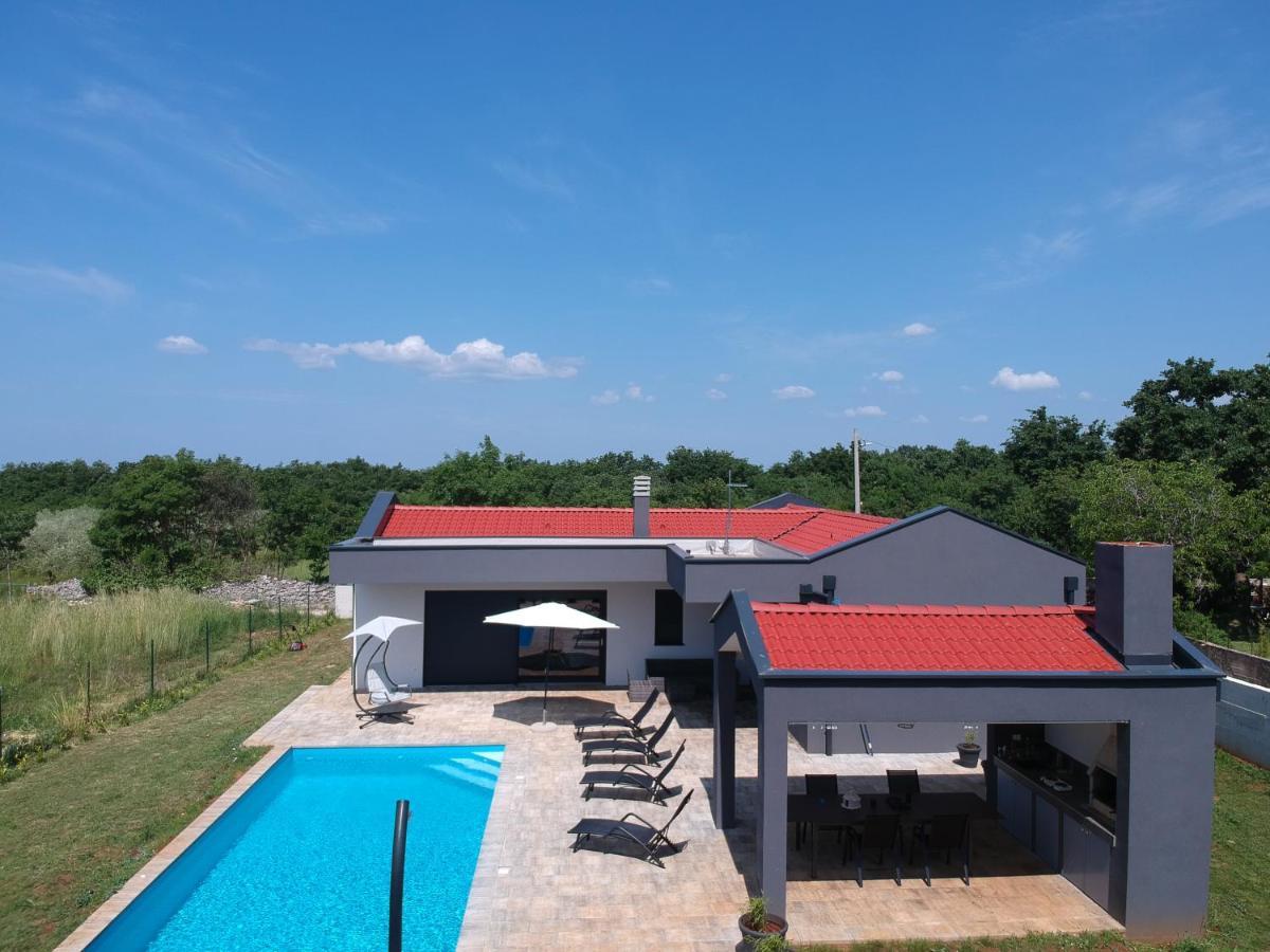 Villa Nora With Heated Pool *